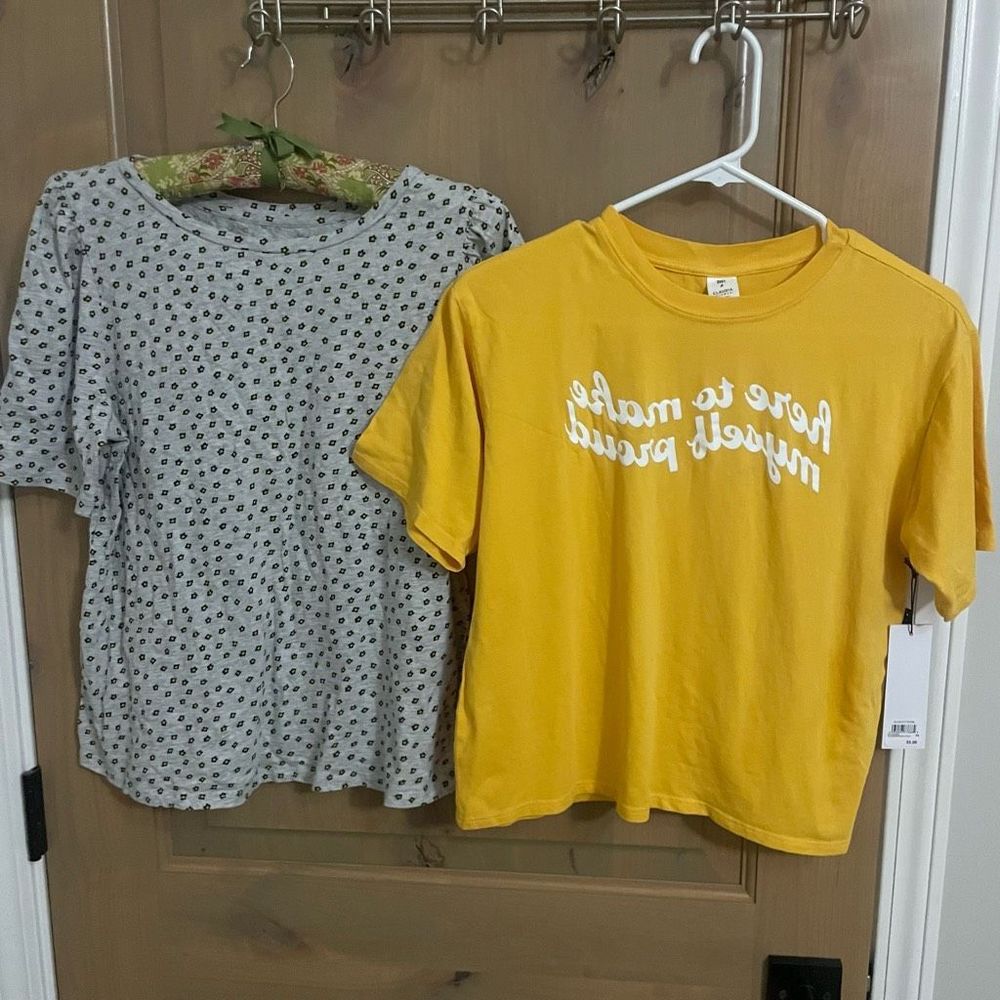Women’s Size small pattern t-shirt blouse bundle